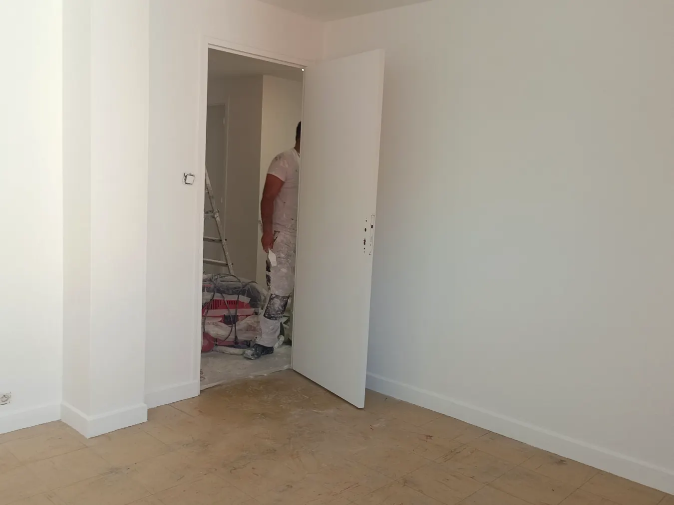 Photo réelle de rénovation intérieure BN BÂTIMENT : Pendant · Pièce en travaux