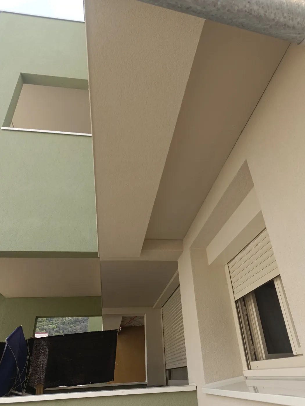 Finitions de sous-face, balcons et façades