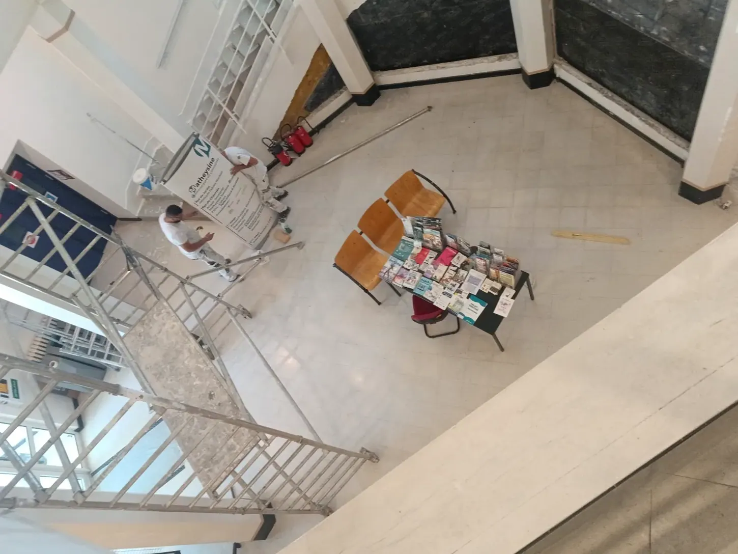 Photographie authentique BN BÂTIMENT : Vue plongeante sur le chantier